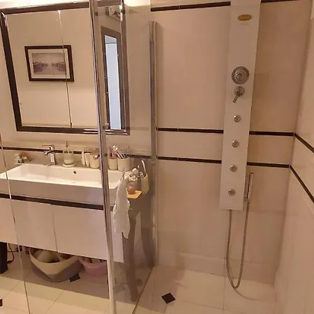 Apartment High End Walk To A Beach Property Split