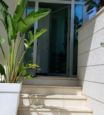 Apartment High End Walk To A Beach Property Split