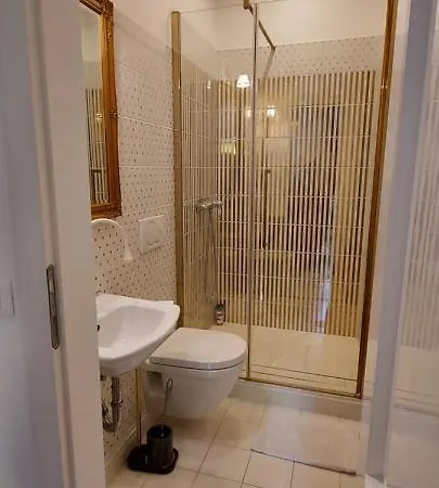 Apartment High End Walk To A Beach Property