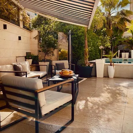High End Walk To A Beach Property * Split