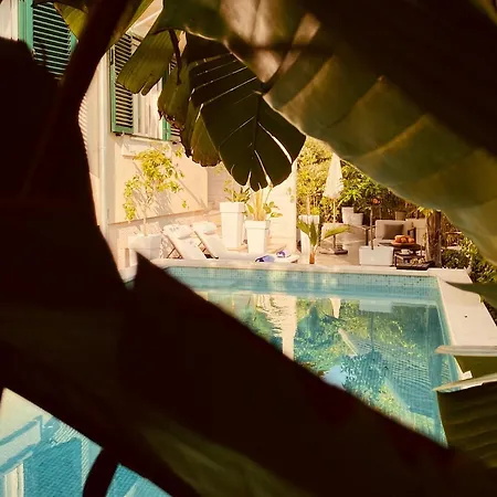 High End Walk To A Beach Property * Split