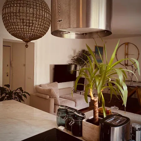 High End Walk To A Beach Property Apartment *